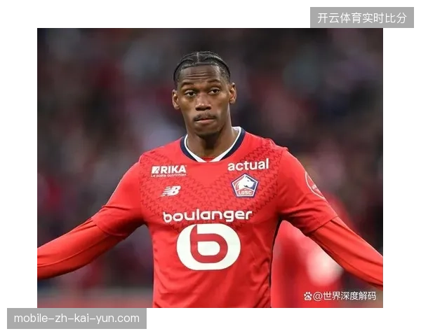 加拿大队前锋乔纳森·戴维不仅速度奇快，其头球能力的提升也丰富了球队的进攻套路